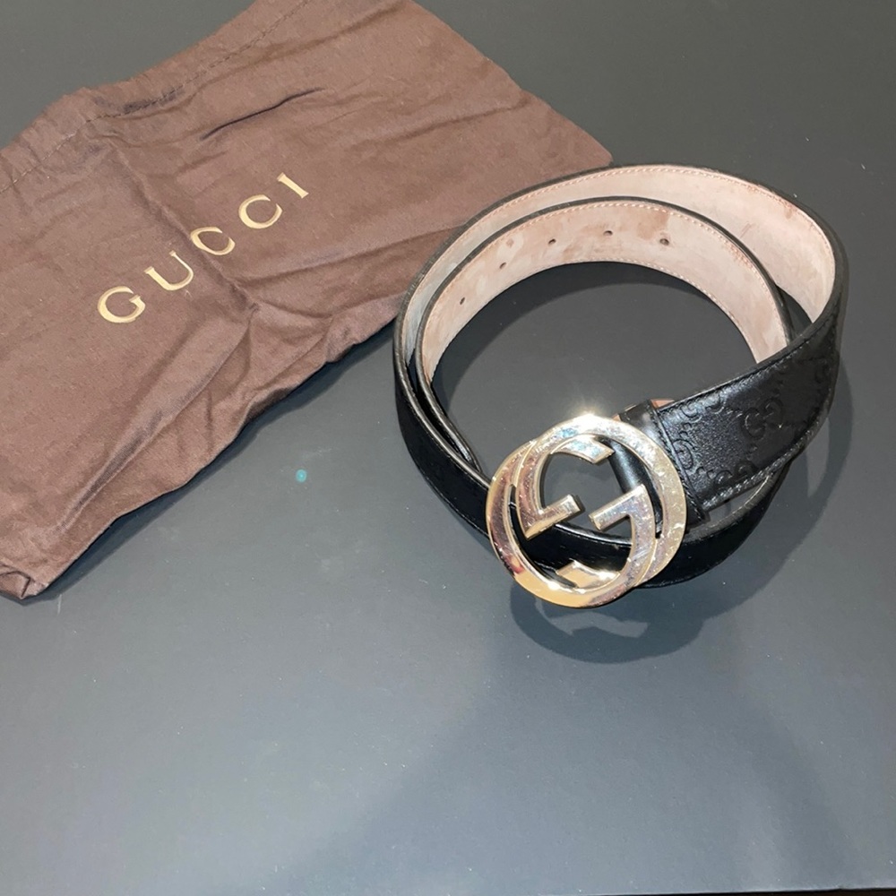 Black Gucci Interlocking G belt with gold buckle and Gucci print